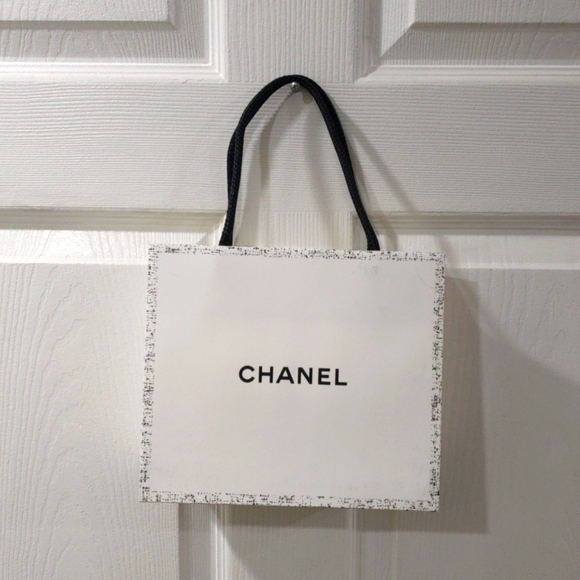 CHANEL Luxury Camellia Paper Shopping Bag – Authentic White & Black 8.5x7.5x3.5 - Picture 5 of 17